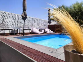 Rsquared (Riviera Residence)